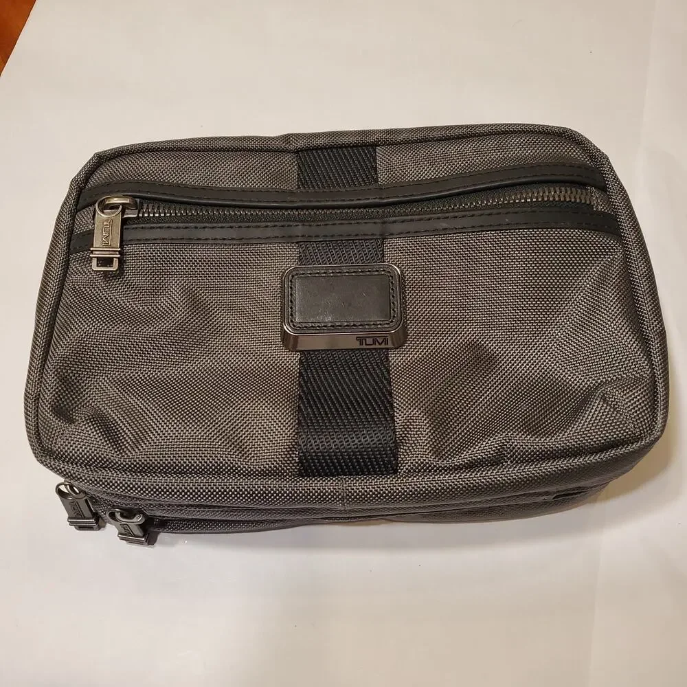 TUMI Alpha Ballistic Hanging Toiletry Cosmetic Bag Black Travel Bag Tech Pouch